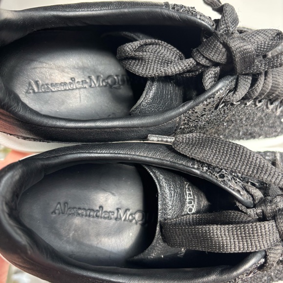 Alexander McQueen Oversized sneakers in a black glitter finish white sole sz 38 - Picture 7 of 11